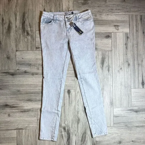 Light Blue Jeans - Picture 2 of 6